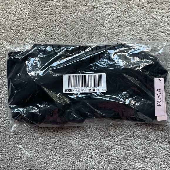 Victoria’s Secret Swim Black Twist Lined Monokini Size Small Removable Padding - Picture 8 of 12